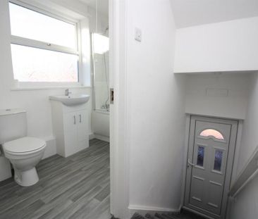 3 bedroom flat to rent - Photo 6