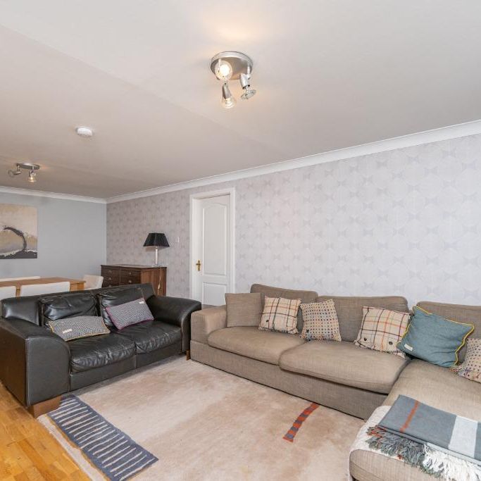 3 bedroom flat to rent - Photo 1