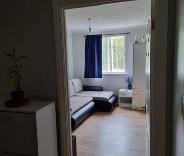 1 Bed Flat, Rothesay Court, SE6 - Photo 3