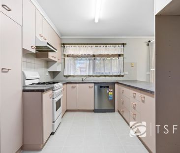 Spacious 3-Bedroom Home in Strathdale - Photo 3