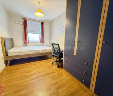 Castle Boulevard, Lenton, England - Photo 5