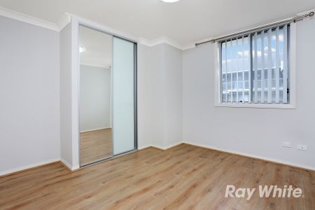 Double Story Apartment In Prime Location - Photo 3