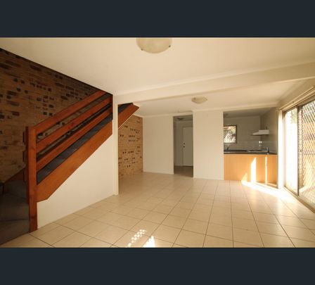 6/2 Tingi Avenue, Tanah Merah, Qld 4128 - Photo 1