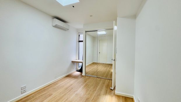 Kensington - Photo 1