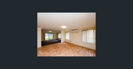 Spacious Family Home! - Photo 2