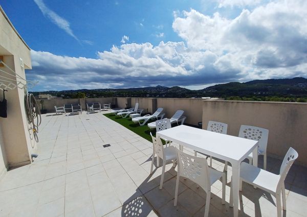 LONG TERM RENTAL. 3 bedroom penthouse apartment for rent with large own large terrace