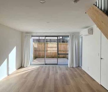 Modern New Townhouse in St Albans - Photo 2