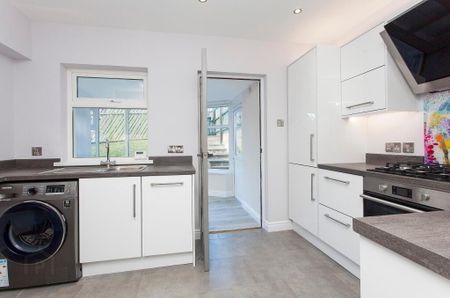 19 Upper Malone Crescent, Upper Malone, Belfast, BT9 6PR - Photo 4