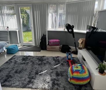 4 bedroom semi-detached house to rent - Photo 4