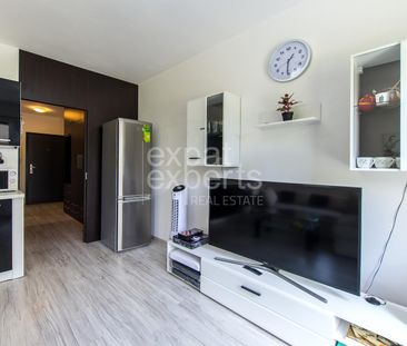 Veľmi pekný 2i byt 52 m2, s balkónom vo skvelej lokalite, ROSNIČKA - Photo 2