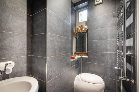 3 bedroom flat to rent - Photo 4