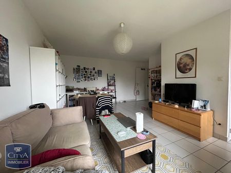 Location Appartement 2 pièces 47m² ST AMAND MONTROND 18200 - Photo 2