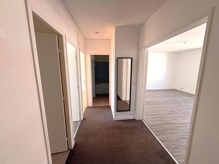 À LOUER T2 avec balcon, cave et parking - Résidence sécurisée - Photo 2