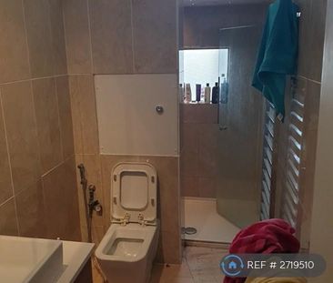 1 bedroom in a flat share to rent - Photo 6