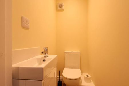 1 bedroom in a house share to rent - Photo 5