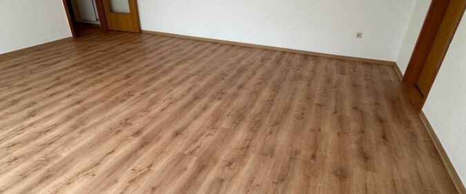 Helle 2-Zimmer-Wohnung in zentraler Lage mit Einkaufsmöglichkeiten im Ortsteil Heppens! Sofort frei! - Photo 1