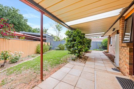 Immaculate Townhouse - Photo 3