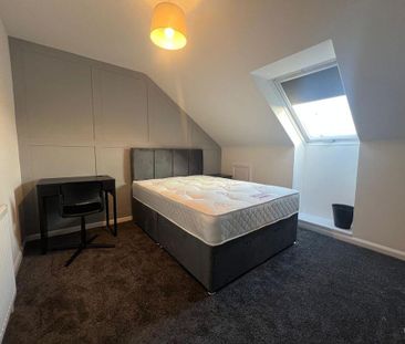 1 bedroom in a flat share to rent - Photo 4