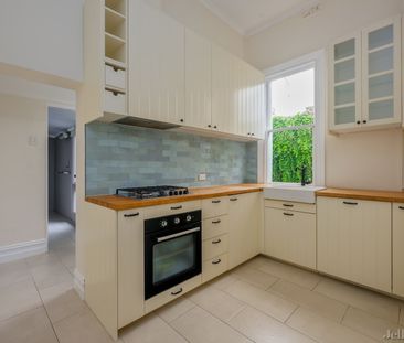 17 Davis Street, Carlton North - Photo 2