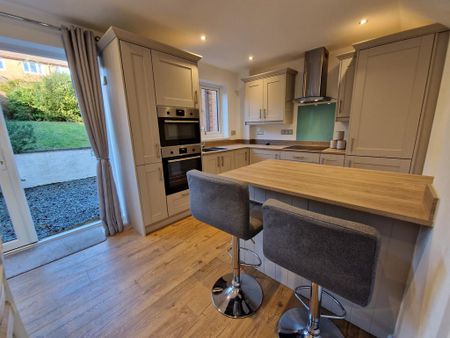 3 bedroom semi-detached house to rent - Photo 3