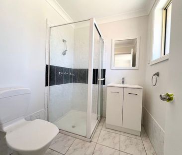 Beautiful 3-bedroom townhouse (New timber flooring in bedrooms and ... - Photo 2