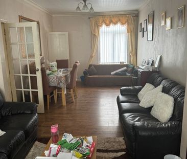 3 Bed Terraced House, Churchill Avenue, CV6 - Photo 2