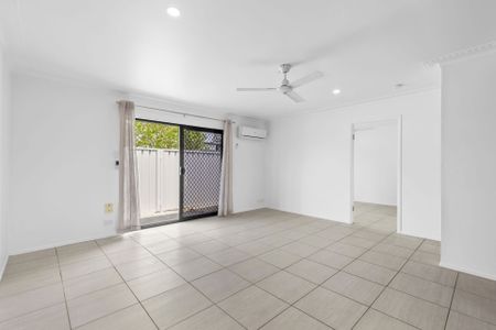 Spacious Duplex in Broadbeach Waters - Photo 4