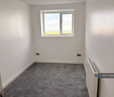 3 bedroom flat to rent - Photo 5