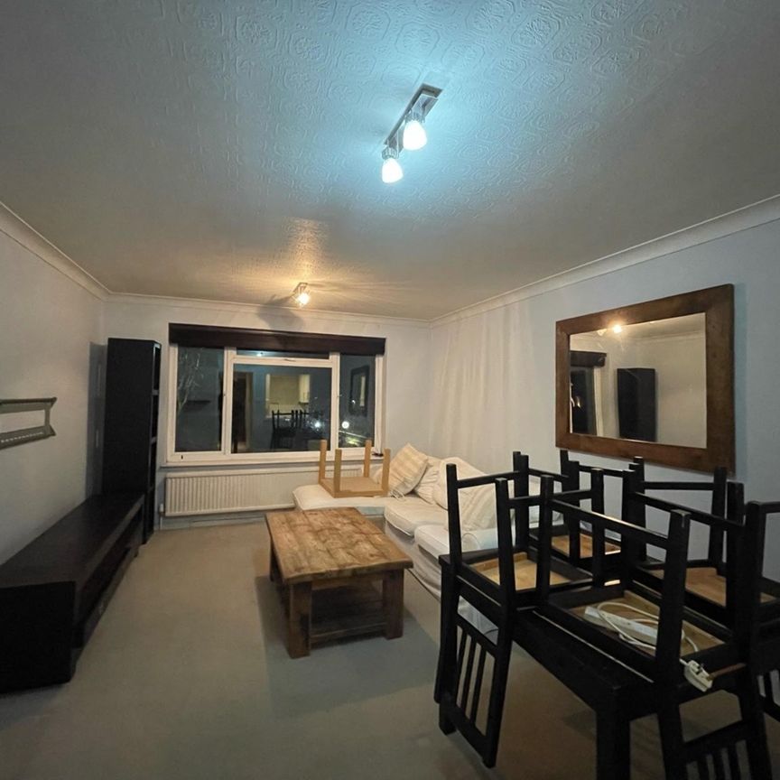 2 Bed Flat, Radcliffe Square, SW15 - Photo 1