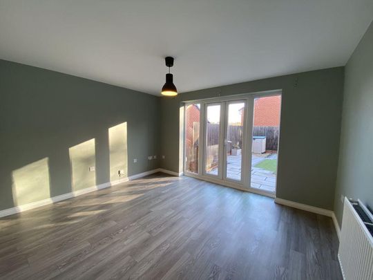 3 bedroom semi-detached house to rent - Photo 1