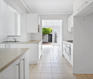 Ideally located Victorian corner terrace - Photo 5