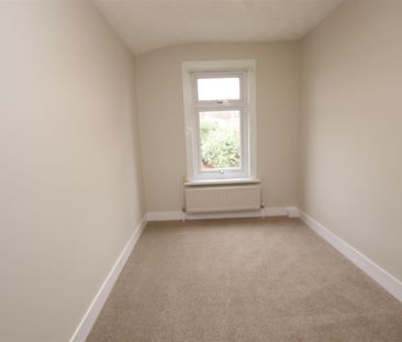 2 bedroom Terraced House to let - Photo 2