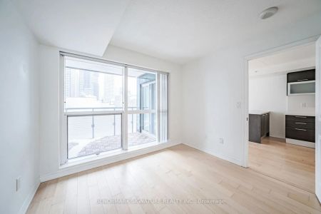 386 Yonge Street #1416 - Photo 2