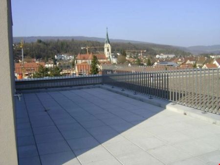 Sonnige, moderne 3,5-Zimmer-Attikawohnung mit grosser Terrasse - Photo 4