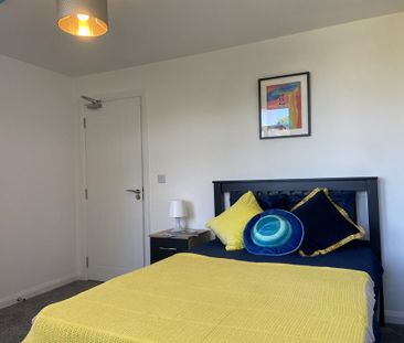 1 bedroom in a flat share to rent - Photo 4