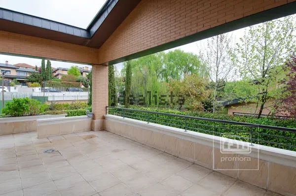 Alquiler de chalet pareado en Encinar de los Reyes - Photo 1