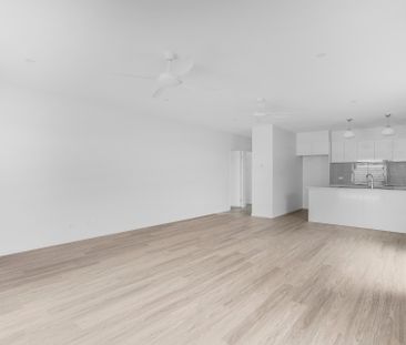 NEAR NEW, CUSTOM BUILT, 5 BED PLUS STUDY - FAMILY ENTERTAINER! - Photo 1