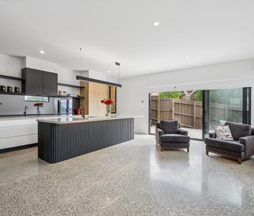 EXECUTIVE LIVING WITH DESIGNER DETAIL - Photo 2