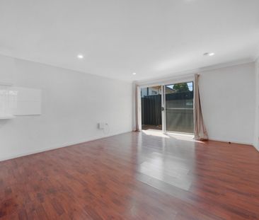 Renovated Studio With Water Included - Photo 2
