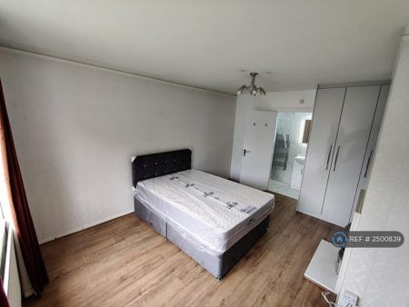 1 bedroom in a house share to rent - Photo 2