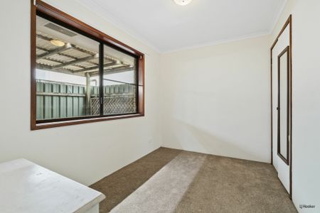 PERFECTLY POSITIONED TWO BEDROOM UNFURNISHED DUPLEX - Photo 5