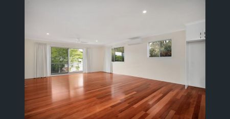 Sprawling 2 level family home! - Photo 3