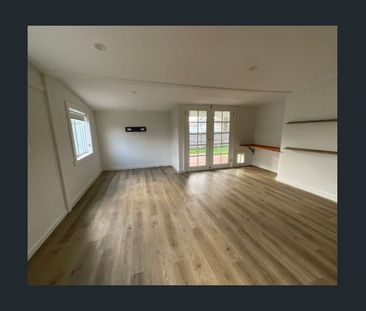 Updated family home - Photo 2