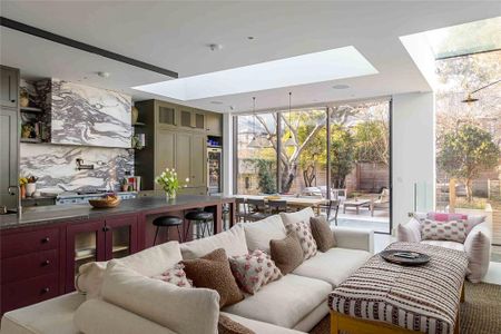 4 bedroom semi-detached house to rent - Photo 4