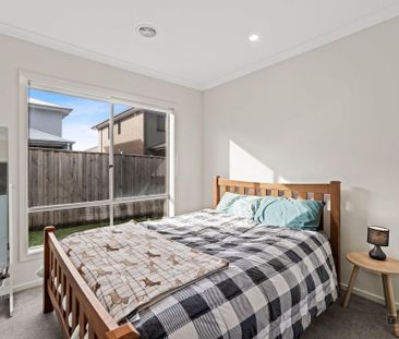 Contemporary Family Living in the Heart of Charlemont. - Photo 3