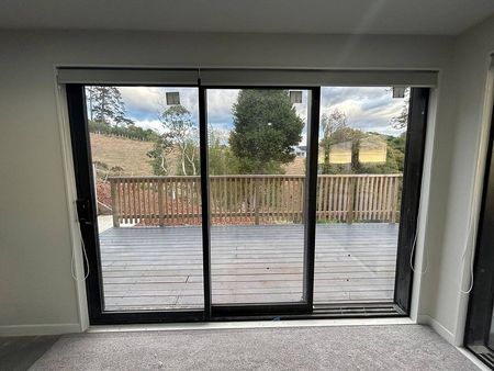 Modern 1-Bed Flat in Flat Bush - Photo 5