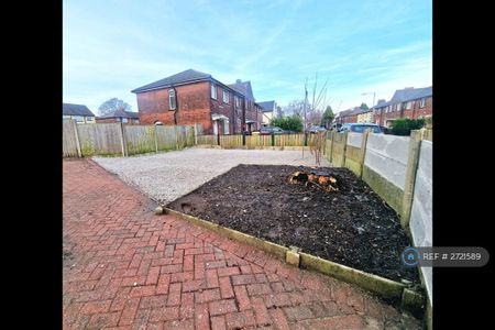 3 bedroom semi-detached house to rent - Photo 3