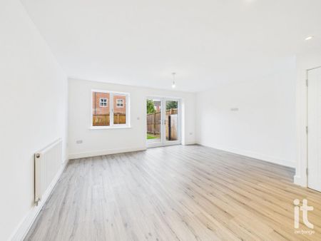 3 bedroom mews to rent - Photo 2