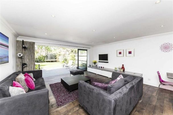 Lexington Place, Teddington, KT1 - Photo 1