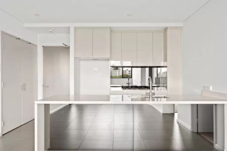 Luxury three-bedroom apartment in prestigious complex - Photo 4